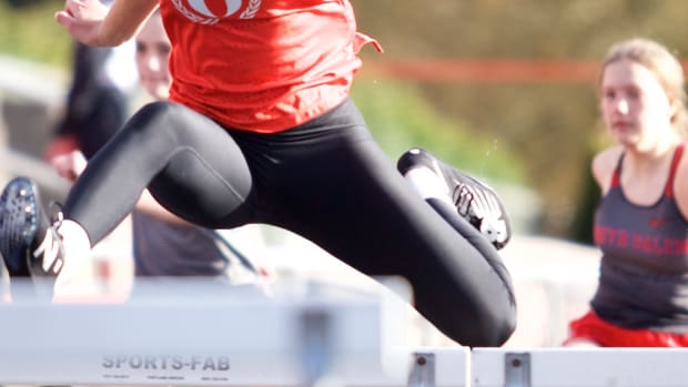 generic track and field girls sprinters hurdlers photo Diana Dettwyler